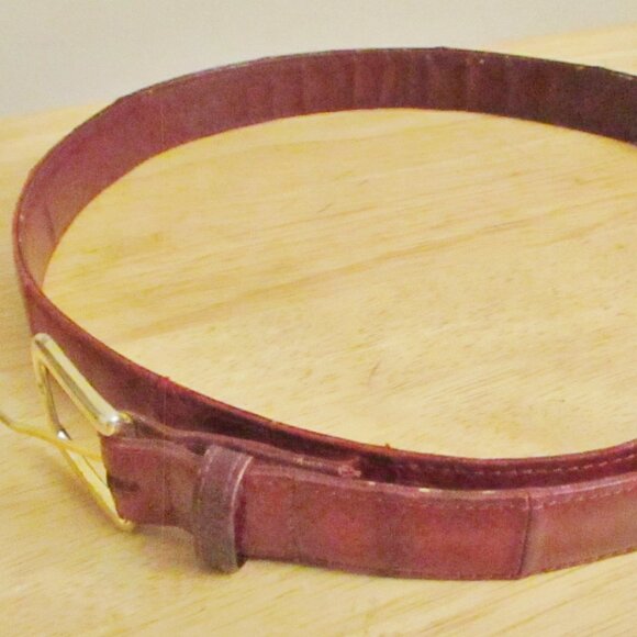 Vintage Women's Genuine Eel Skin Belt, Dark Red, Gold Buckle, Size 32 - Picture 8 of 9